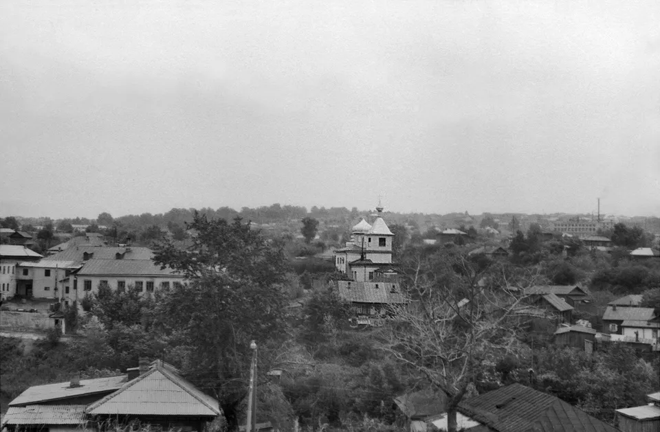 Сергиевская церковь, кафедральный собор епархии с 1933 года. Вид от Монумента Дружбы